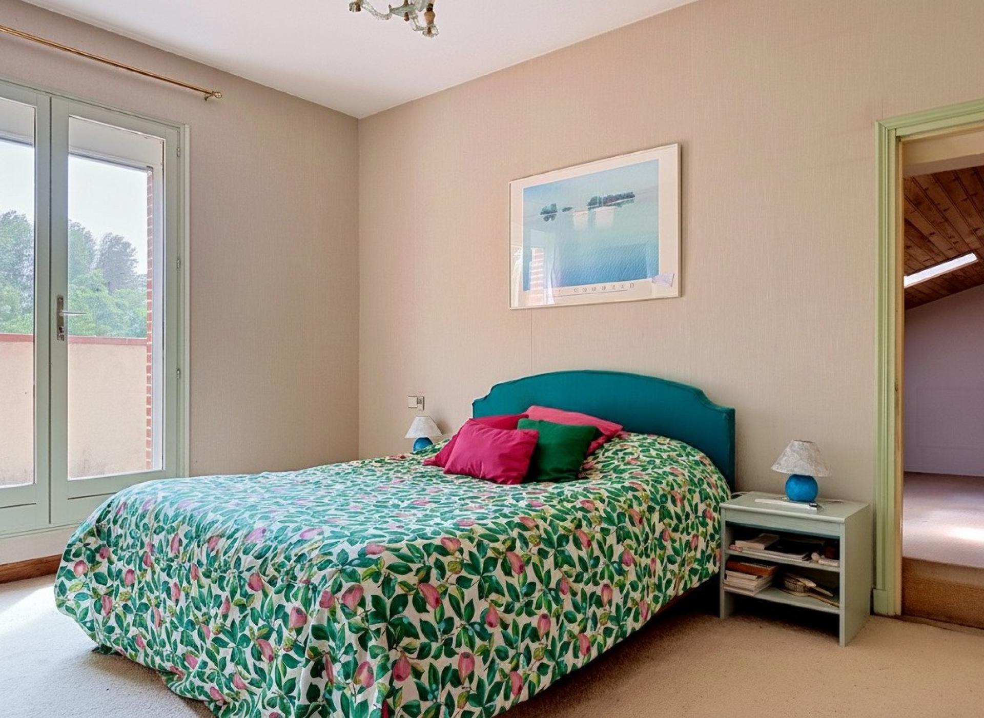 Photo 9 of the listing.