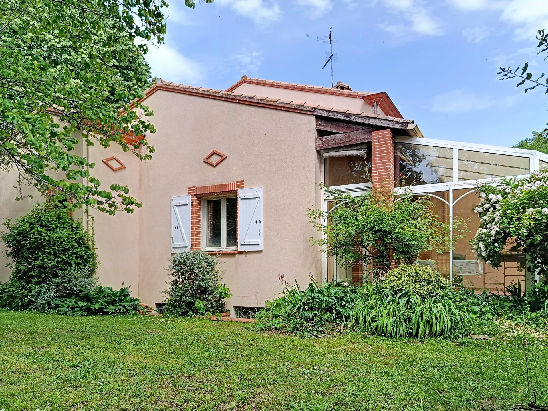 Photo 11 of the listing.