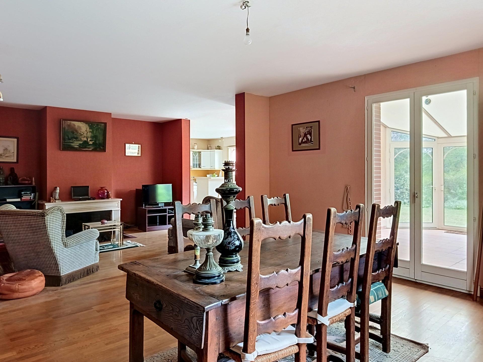 Photo 6 of the listing.