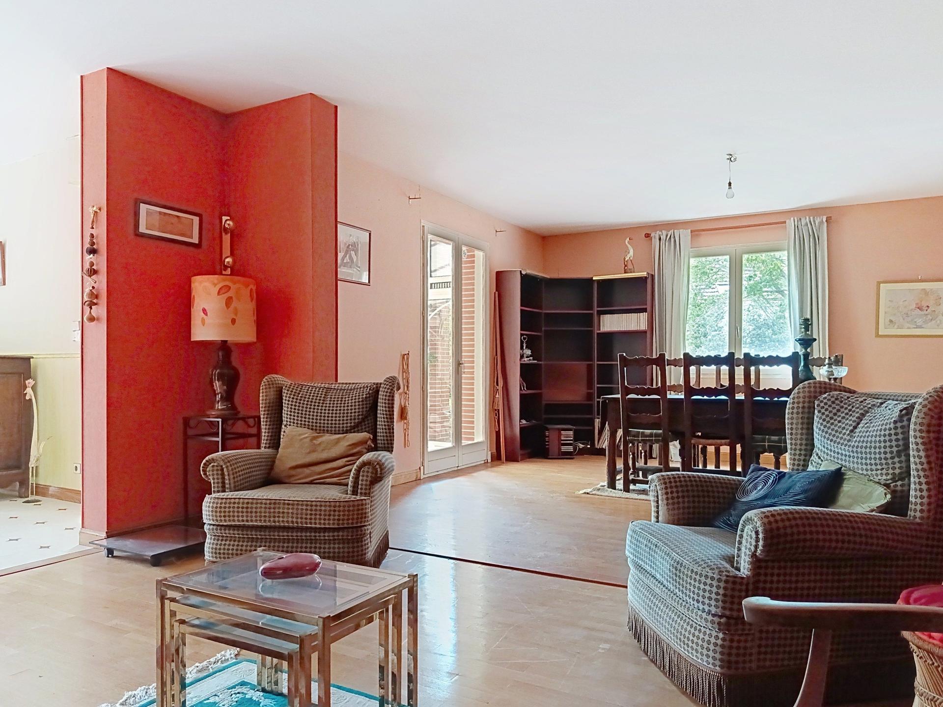 Photo 4 of the listing.