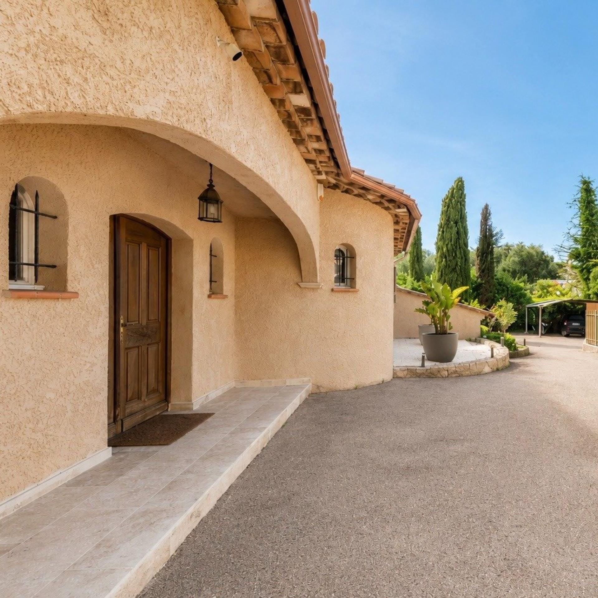 Photo 4 of the listing.