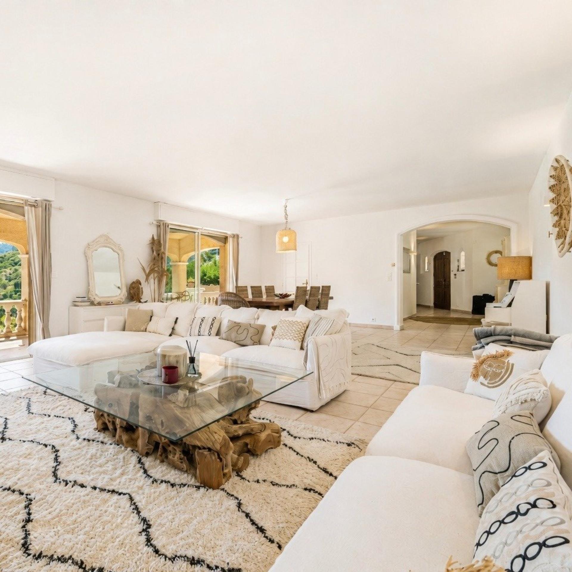 Photo 5 of the listing.