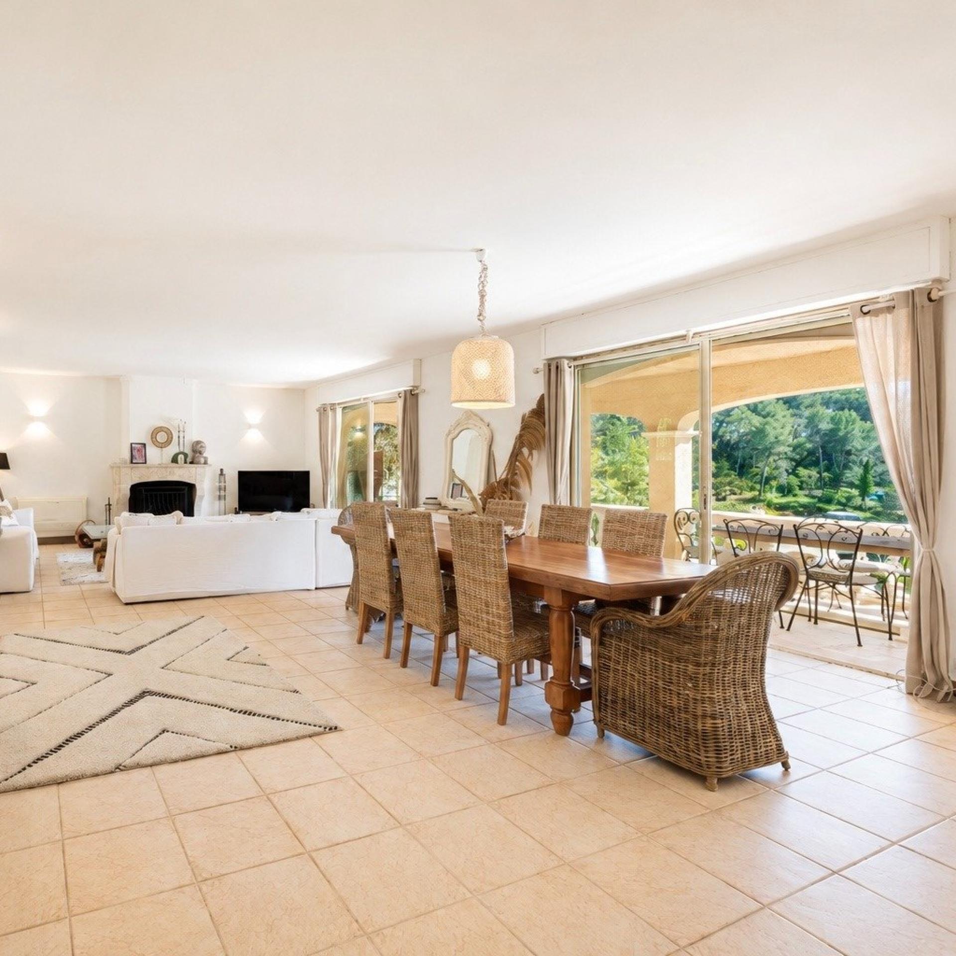Photo 6 of the listing.