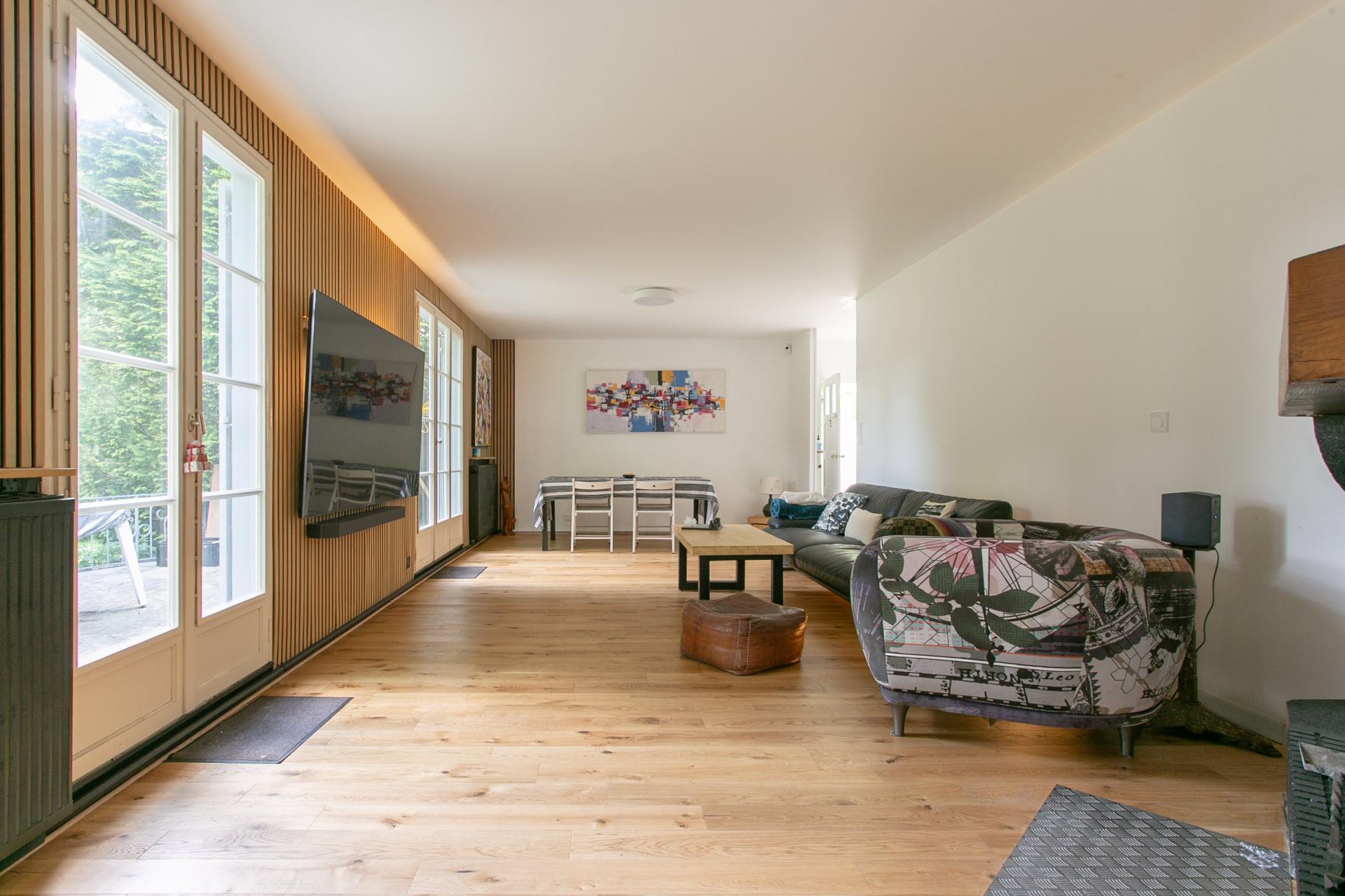 Photo 4 of the listing.