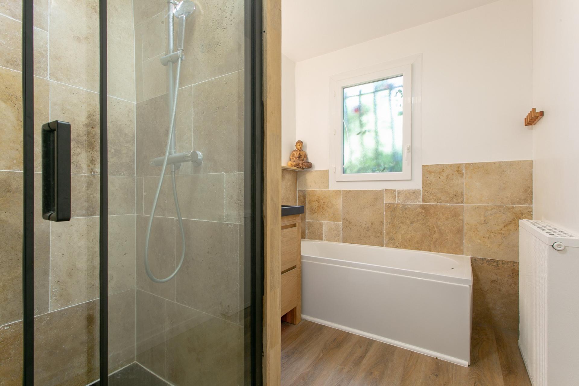 Photo 9 of the listing.