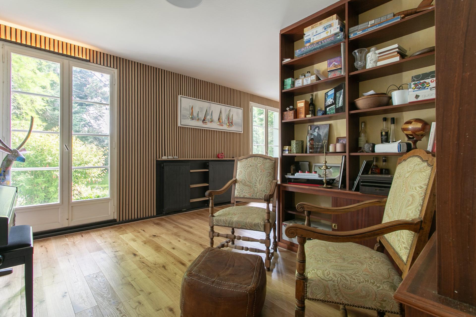 Photo 6 of the listing.