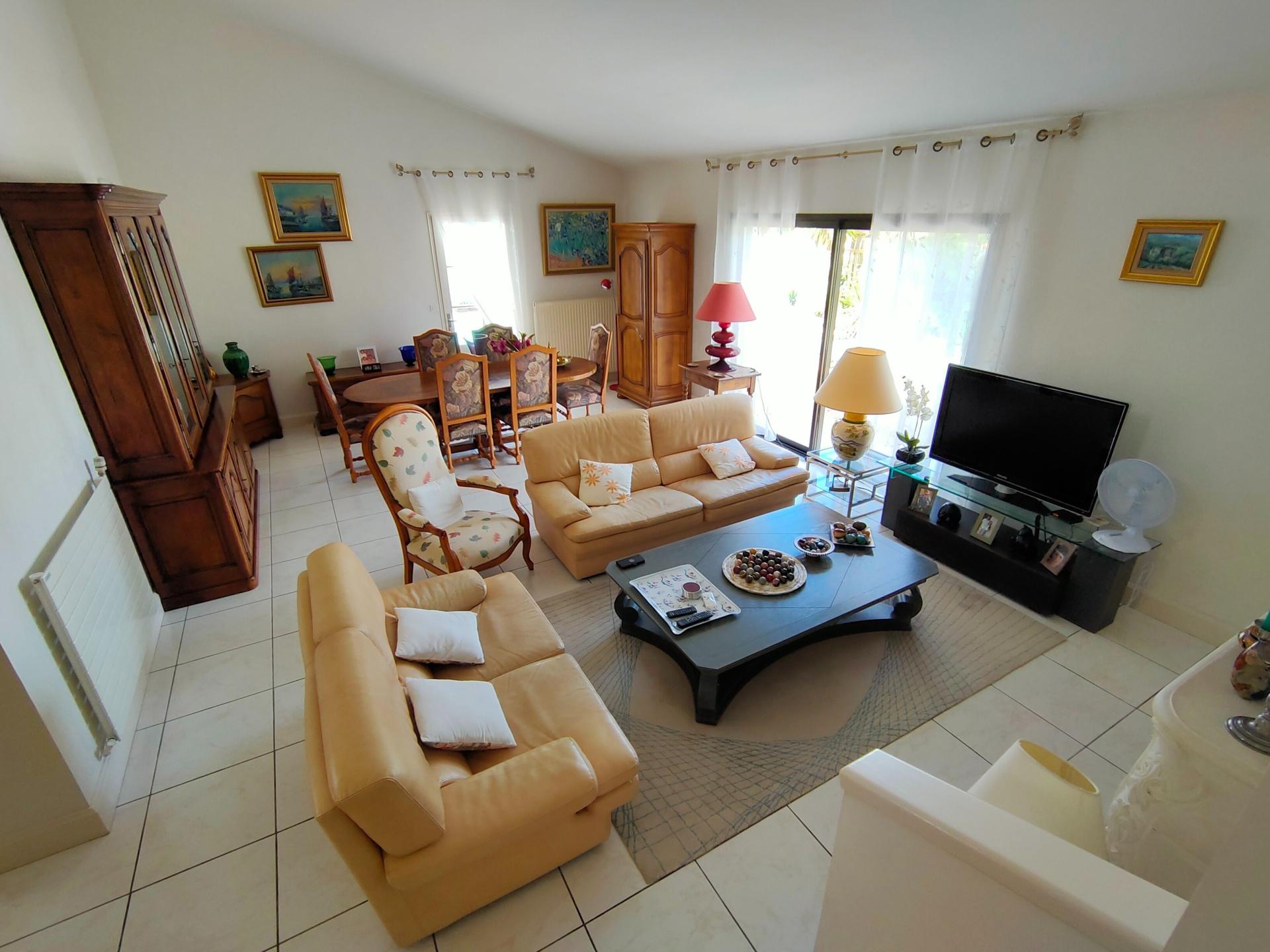 Photo 2 of the listing.
