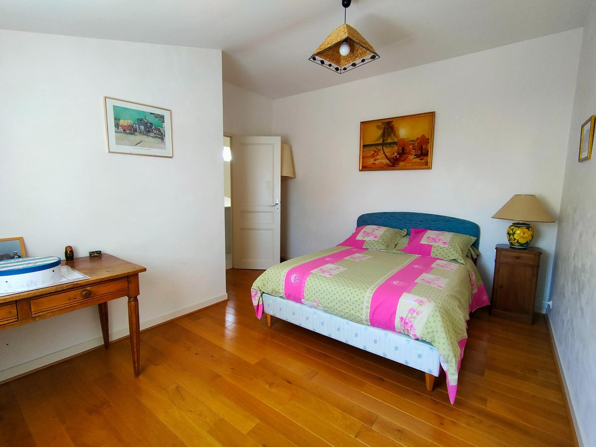 Photo 4 of the listing.