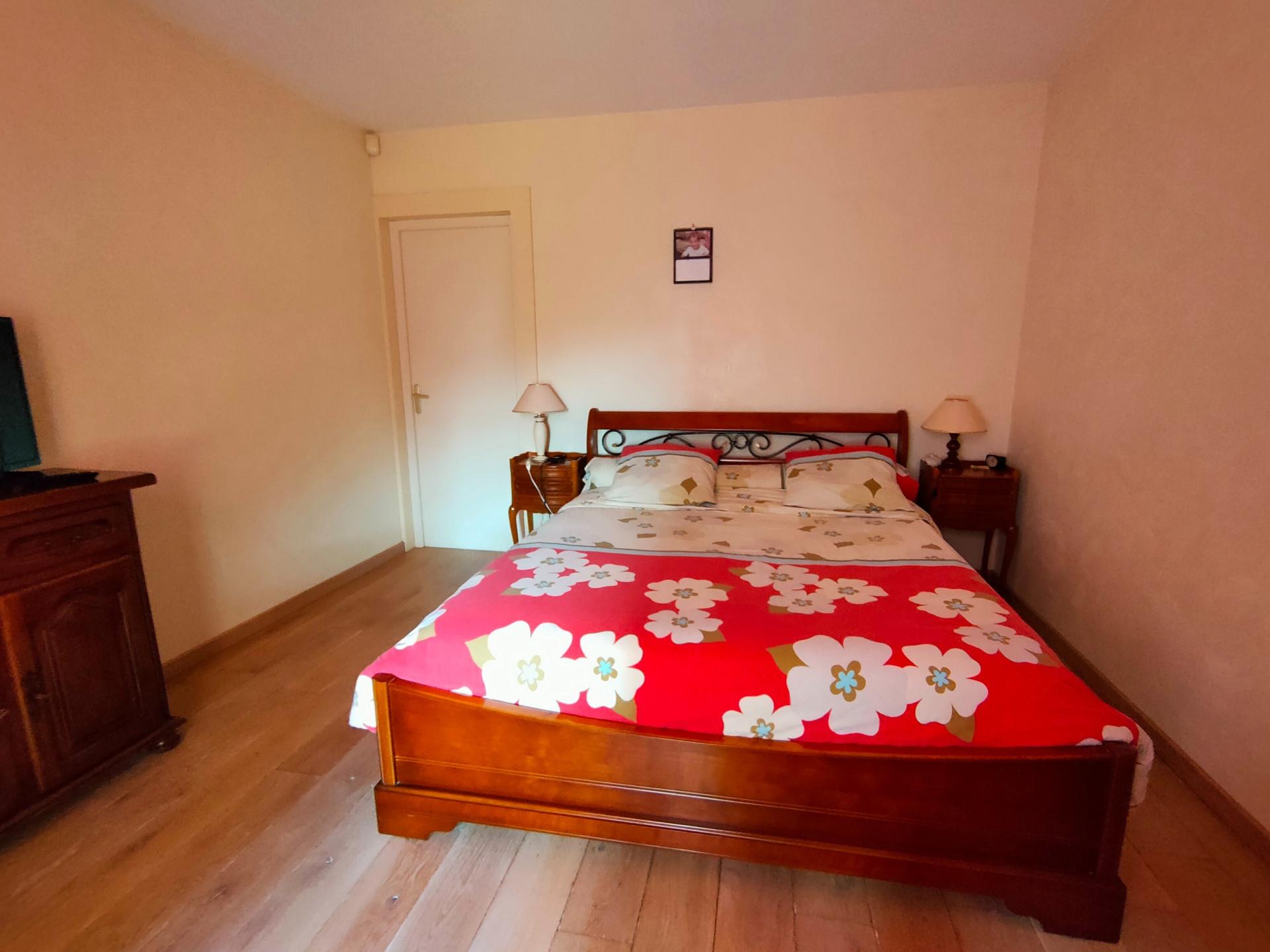 Photo 6 of the listing.