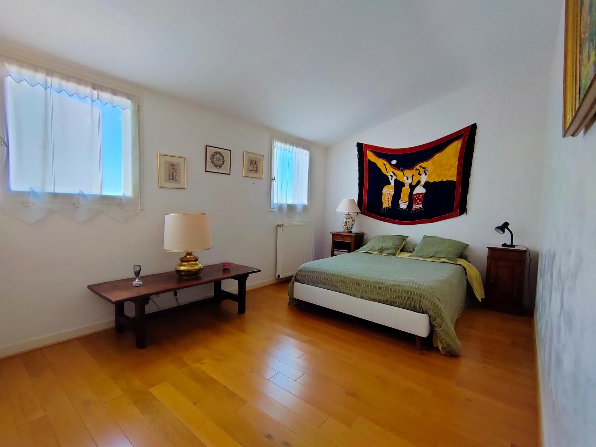 Photo 5 of the listing.