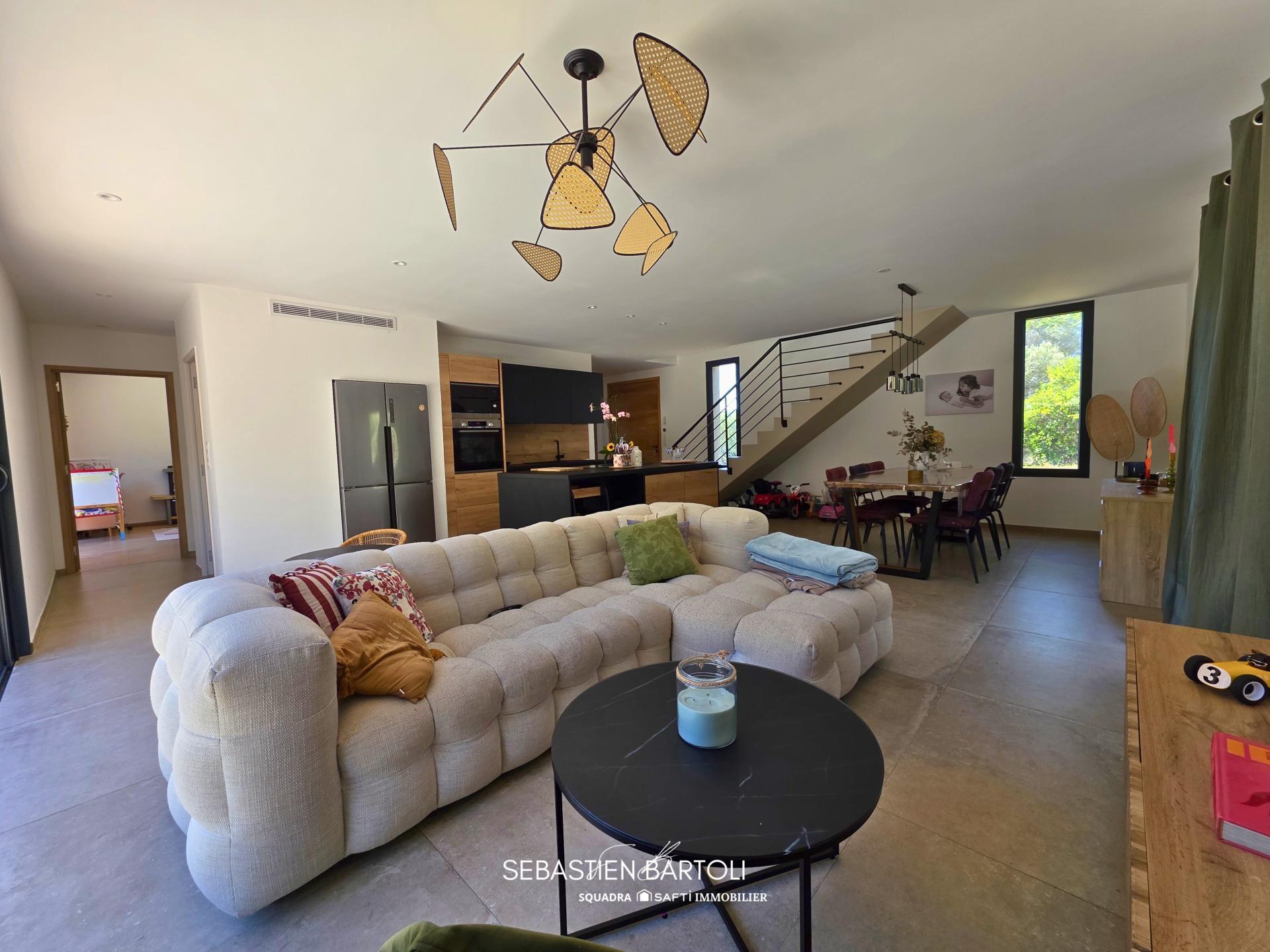 Photo 7 of the listing.