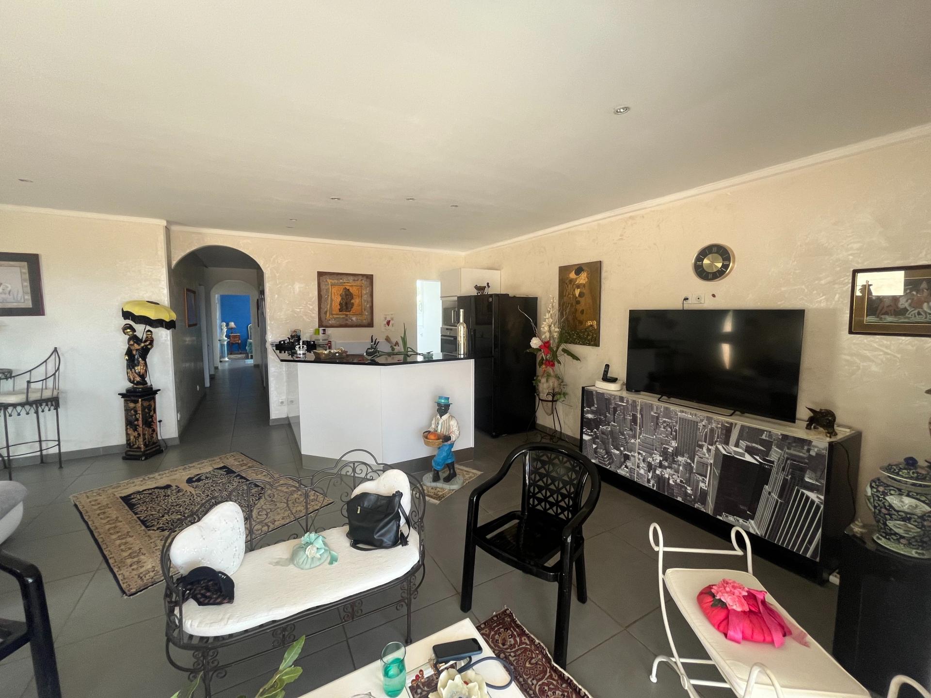 Photo 4 of the listing.