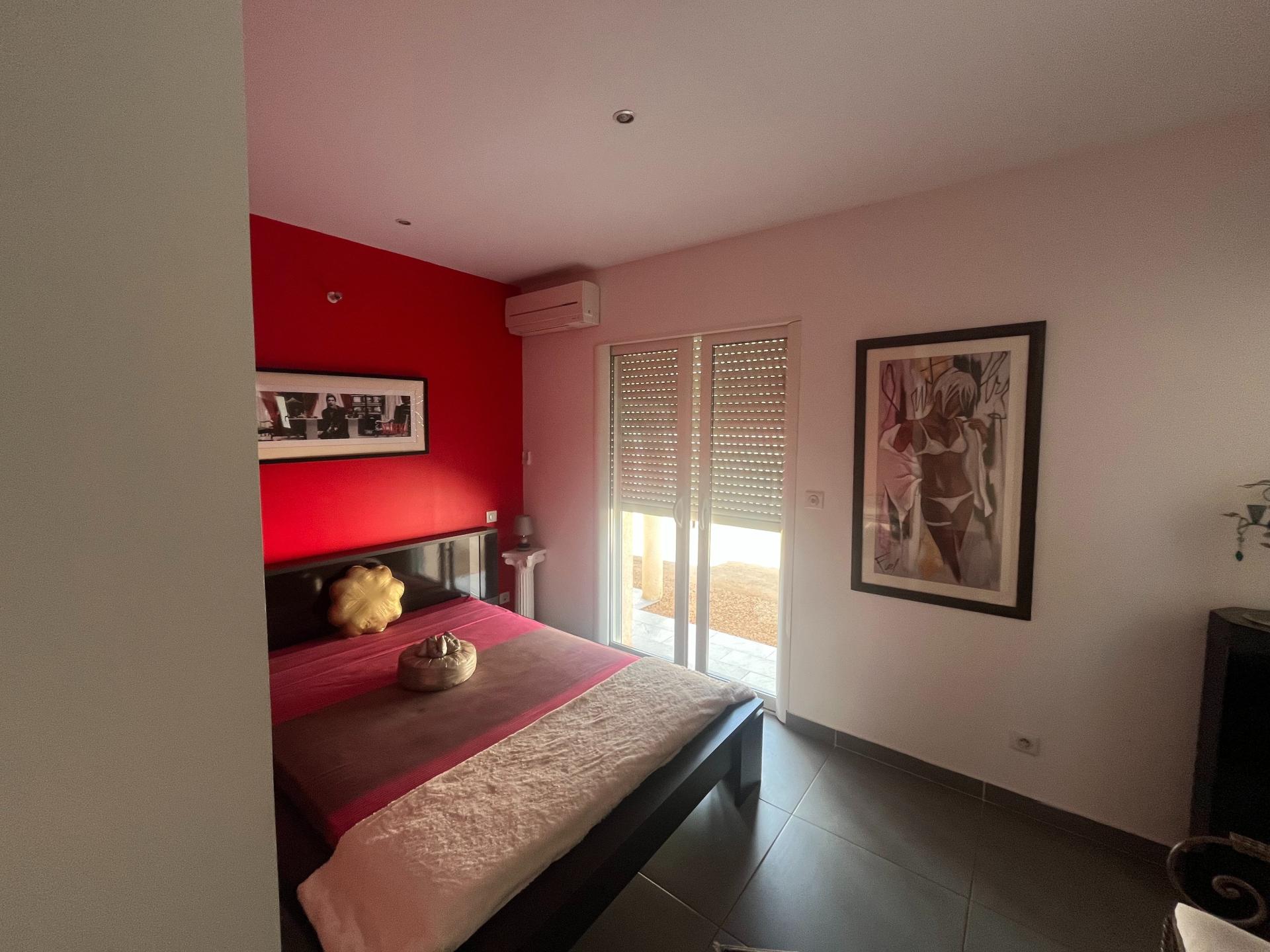 Photo 7 of the listing.