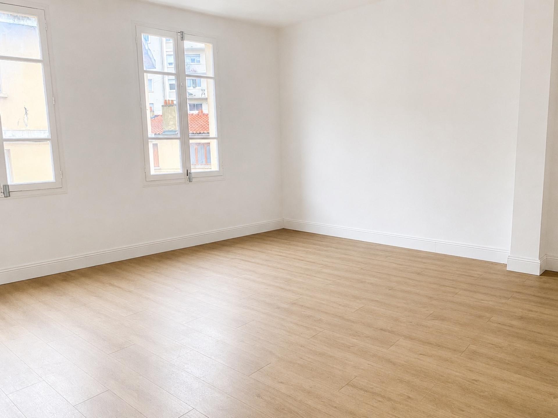 Photo 2 of the listing.