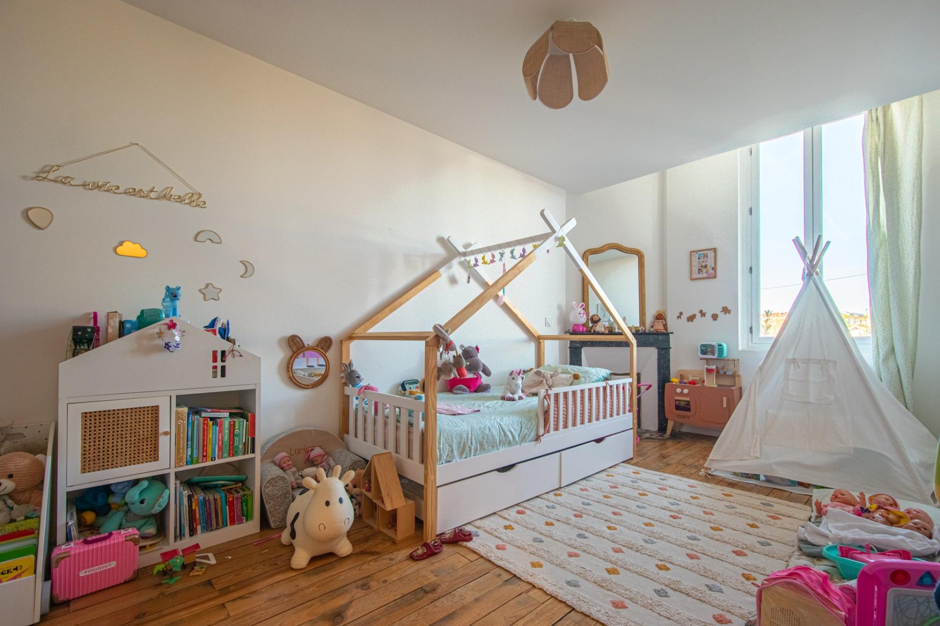 Photo 7 of the listing.