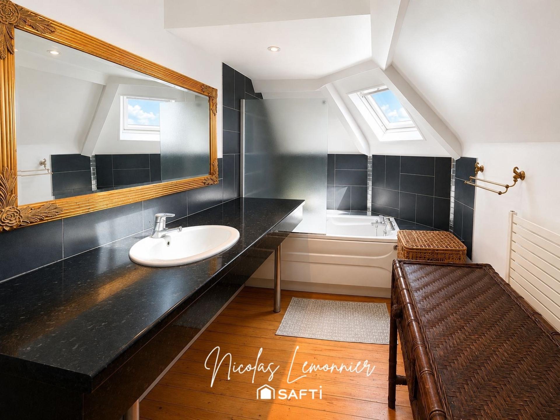 Photo 8 of the listing.