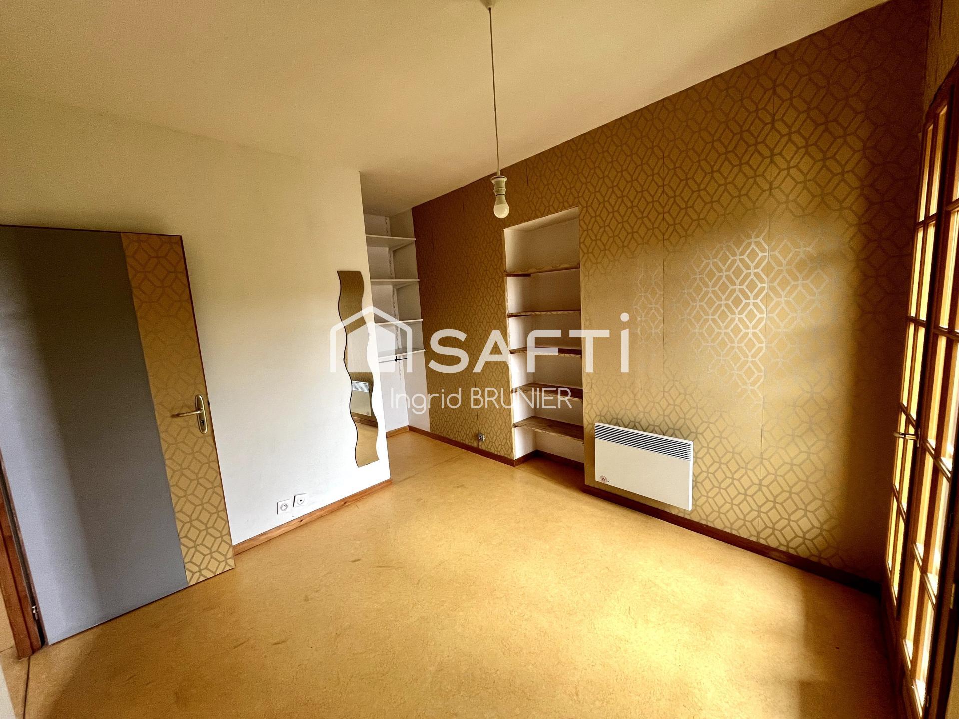 Maison avec une cour