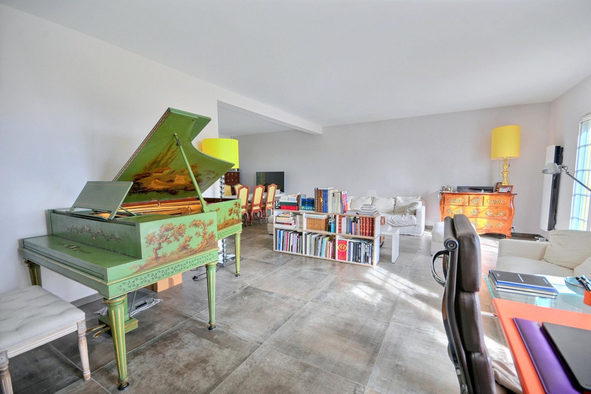 Photo 9 of the listing.