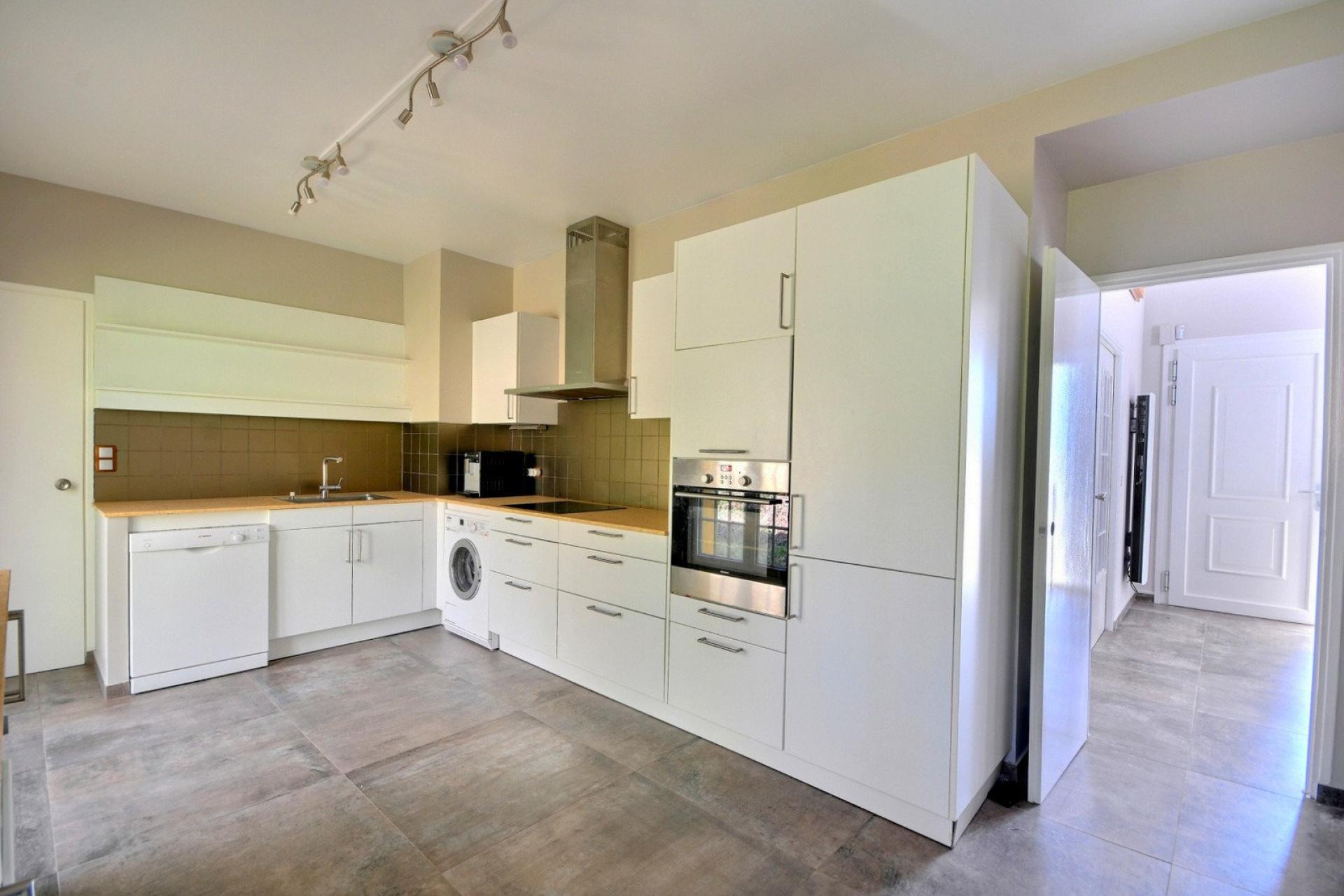 Photo 10 of the listing.