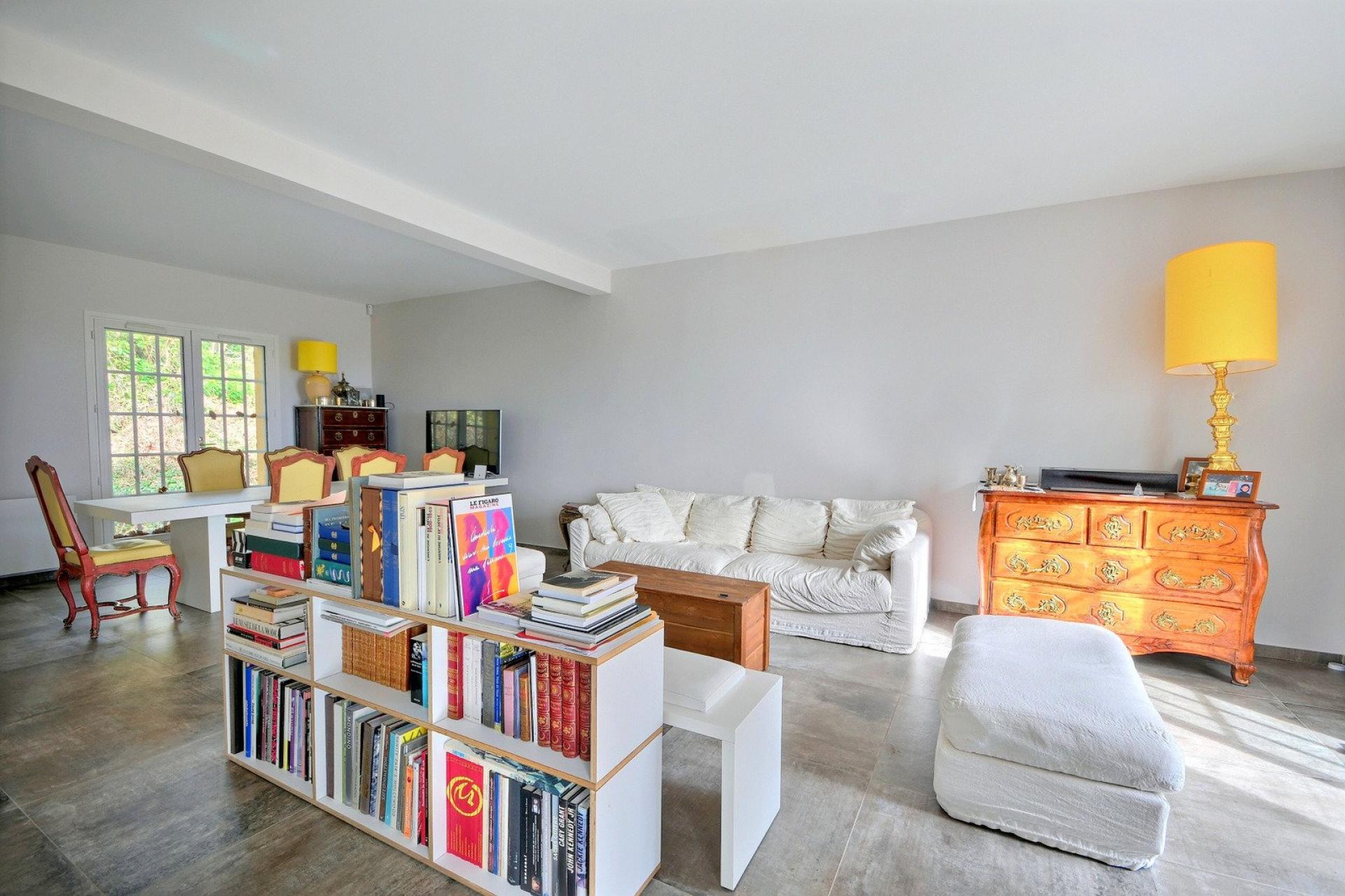 Photo 7 of the listing.