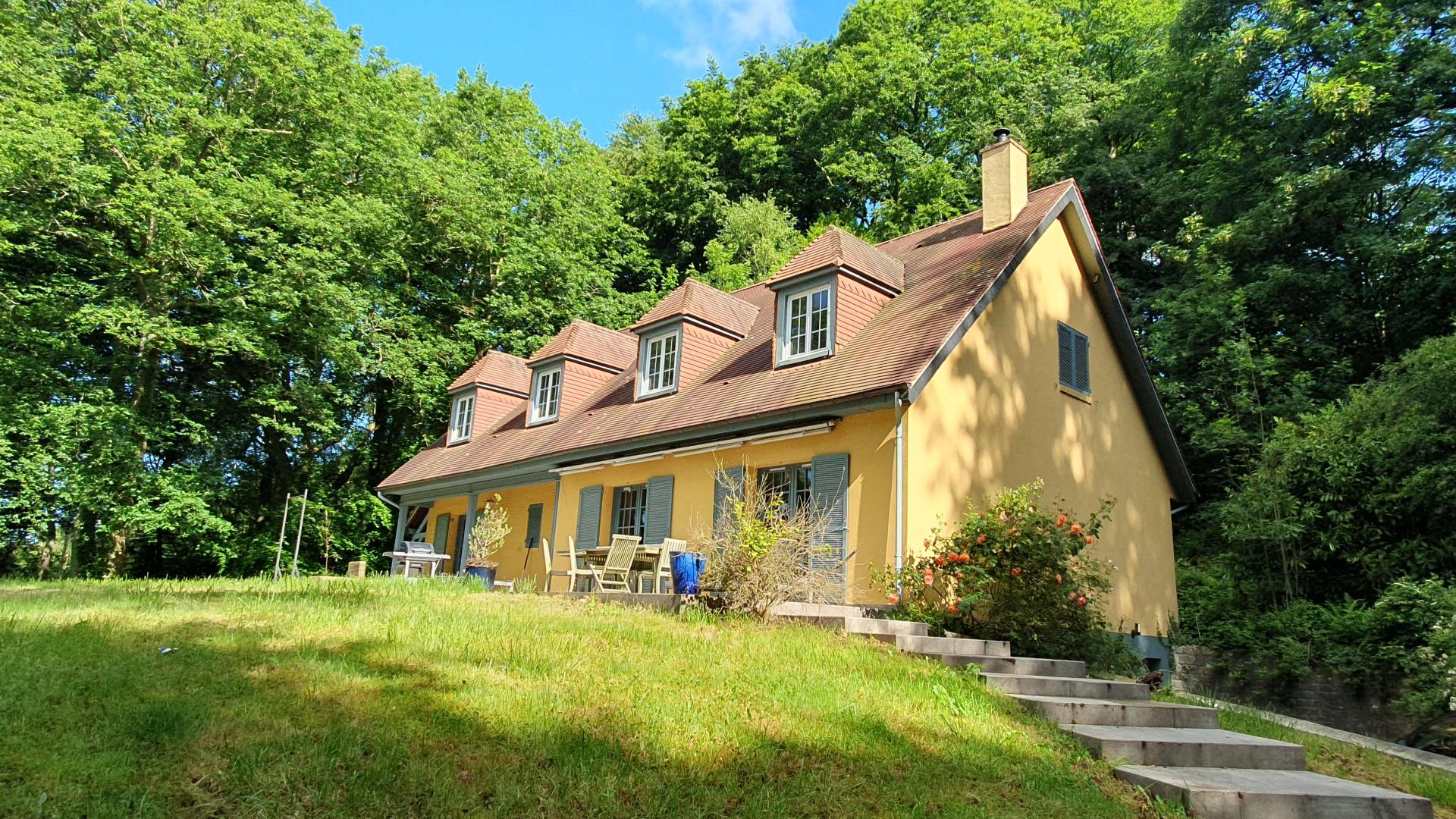 Photo 2 of the listing.