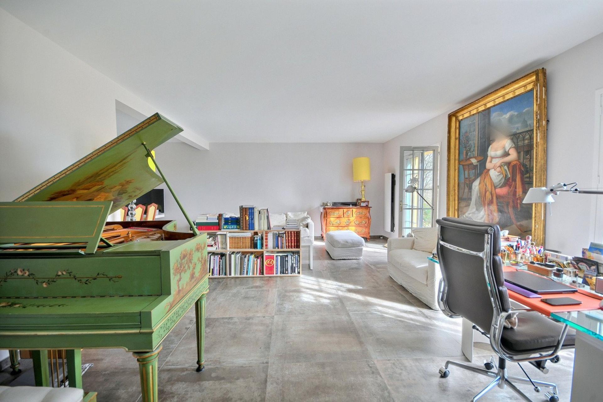 Photo 8 of the listing.