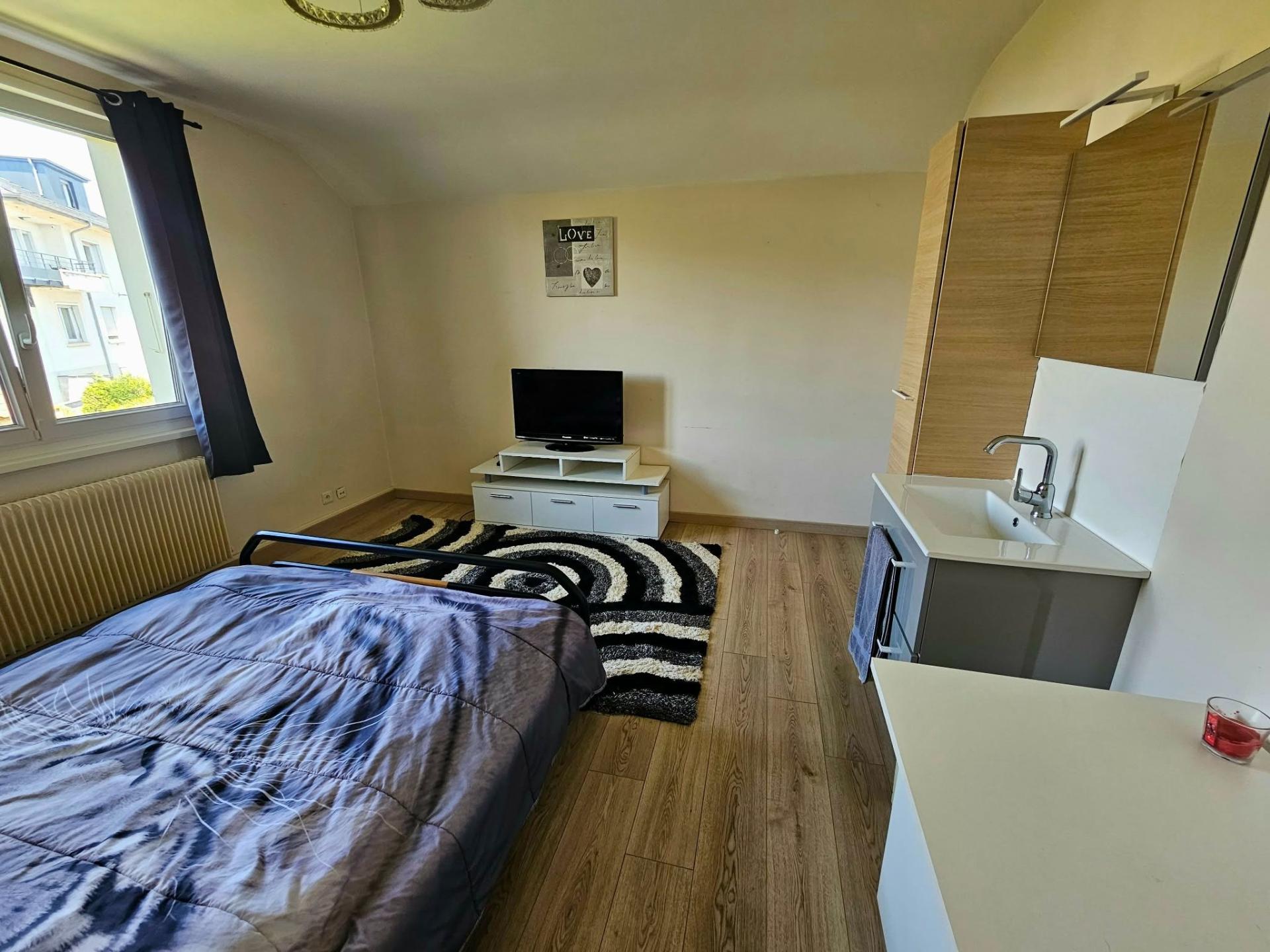 Photo 10 of the listing.