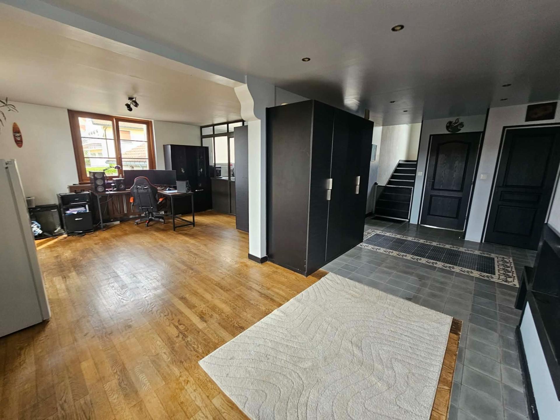 Photo 6 of the listing.
