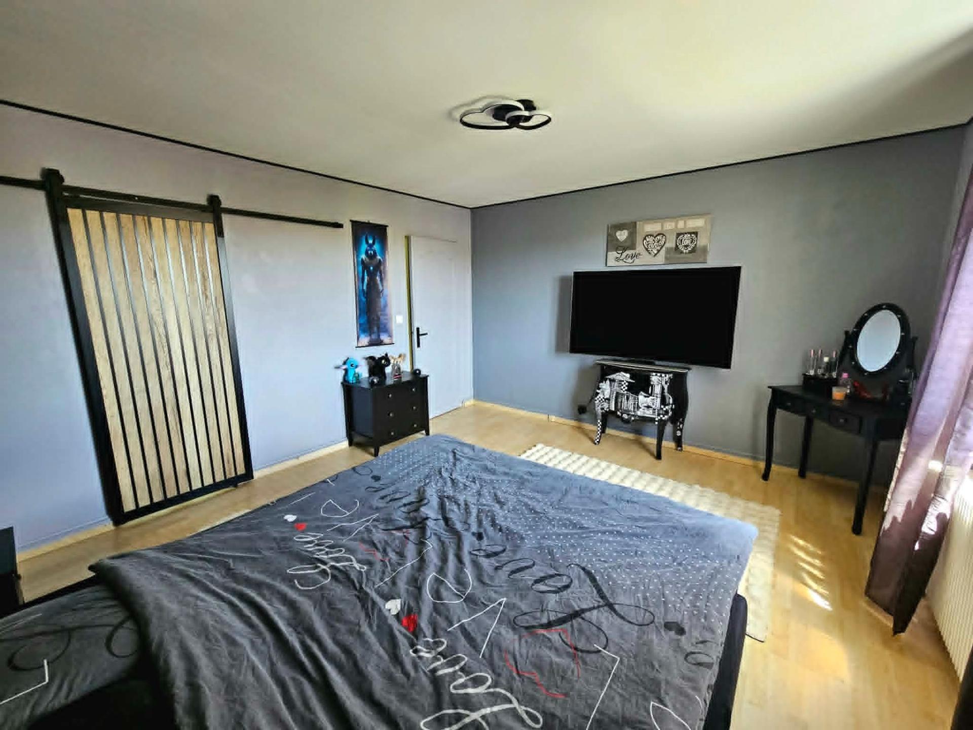 Photo 8 of the listing.