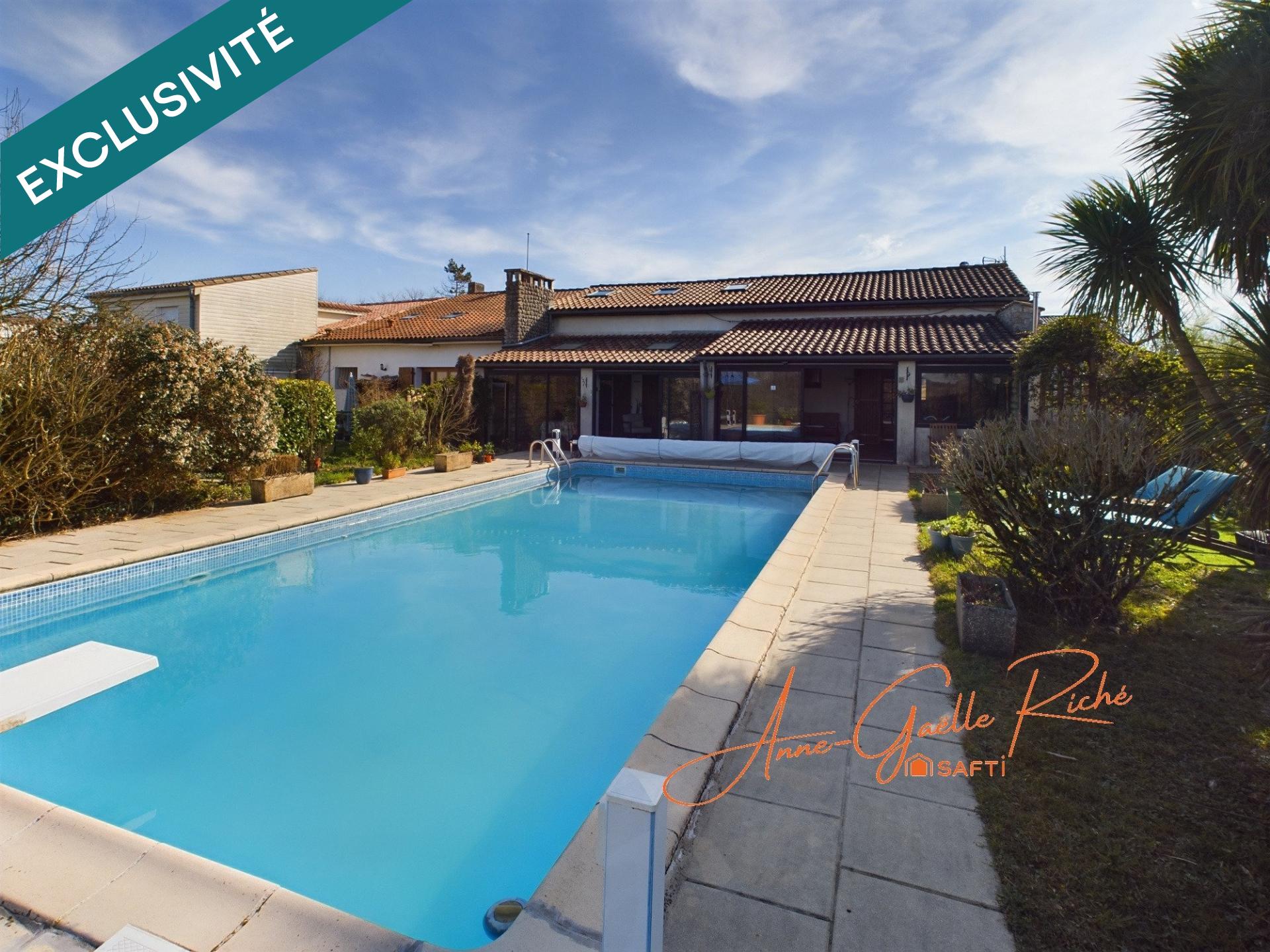 AUTHENTIQUE CHARENTAISE, GÎTE INDÉPENDANT ET PISCINE - VENTE INTERACTIVE : FIXEZ VOTRE PRIX !