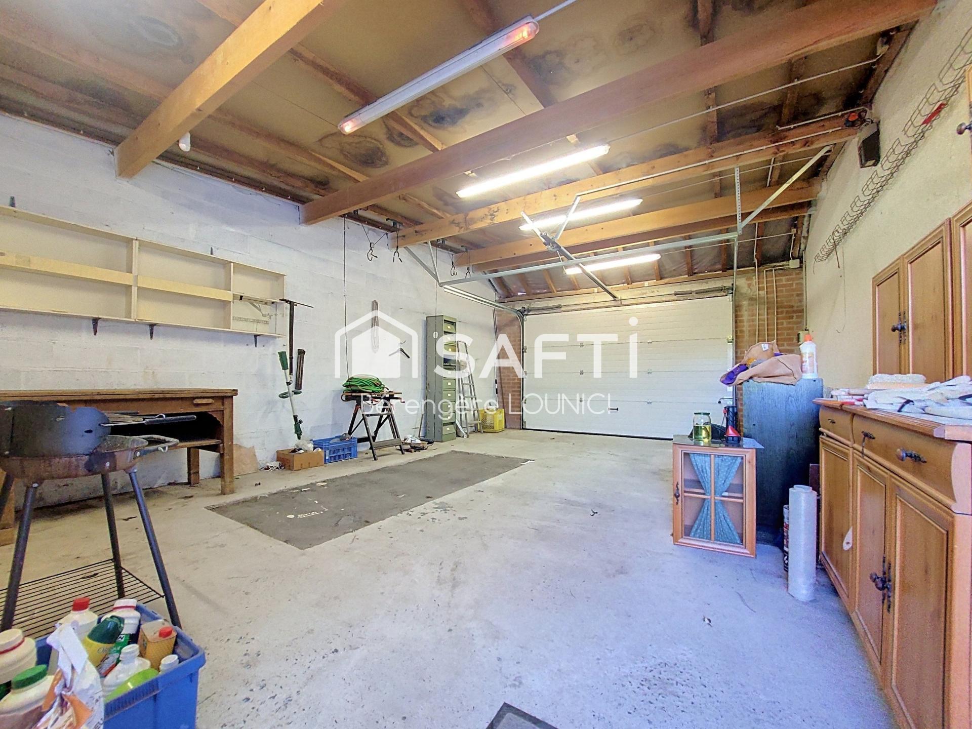 Maison semi-individuelle- 3 chambres- 2 sdb- Grand garage-