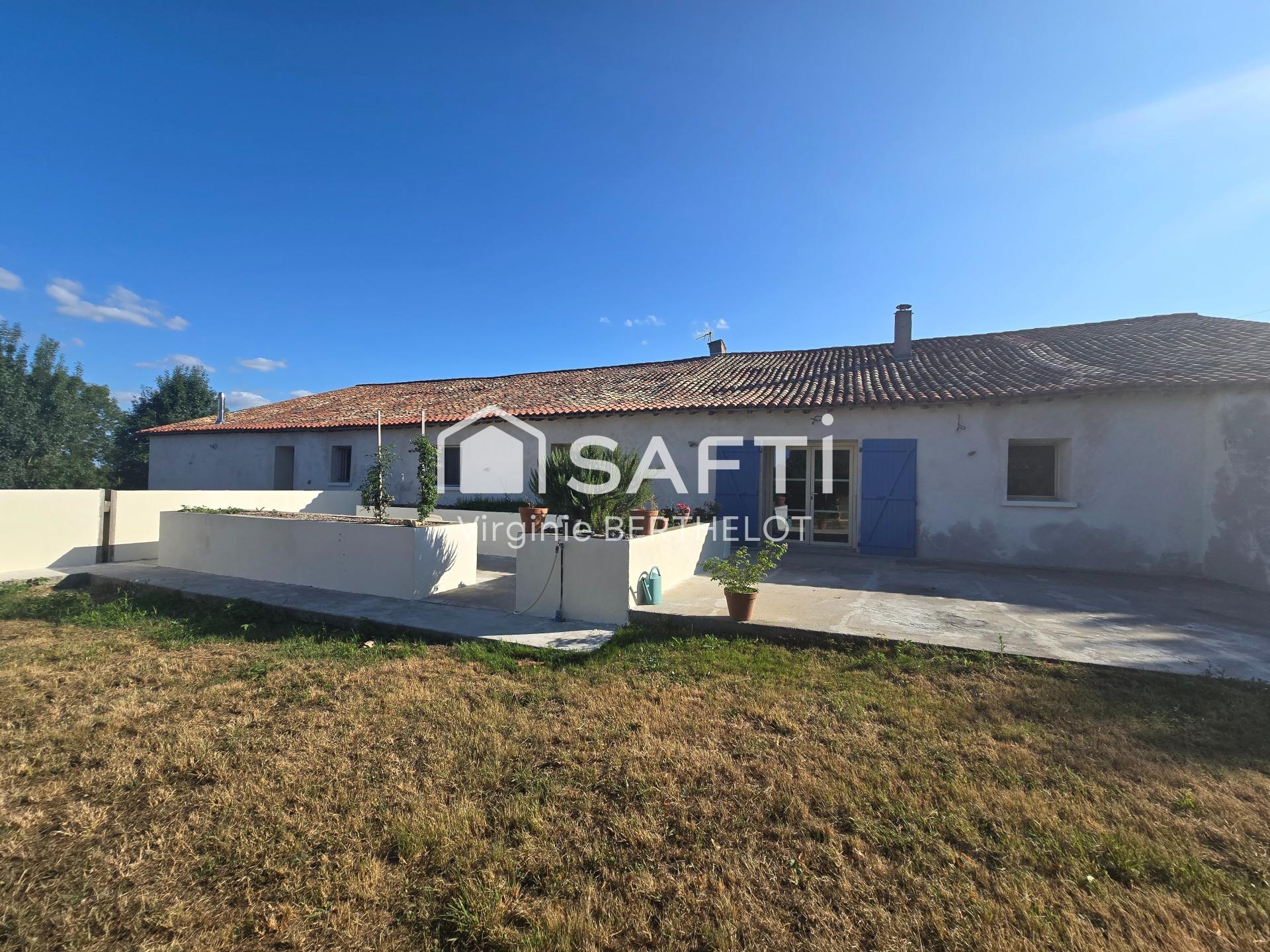 A 30 MINUTES DE NIORT LONGERE EN PIERRES/ DEPENDANCES/3 HECTARES DE TERRAIN !