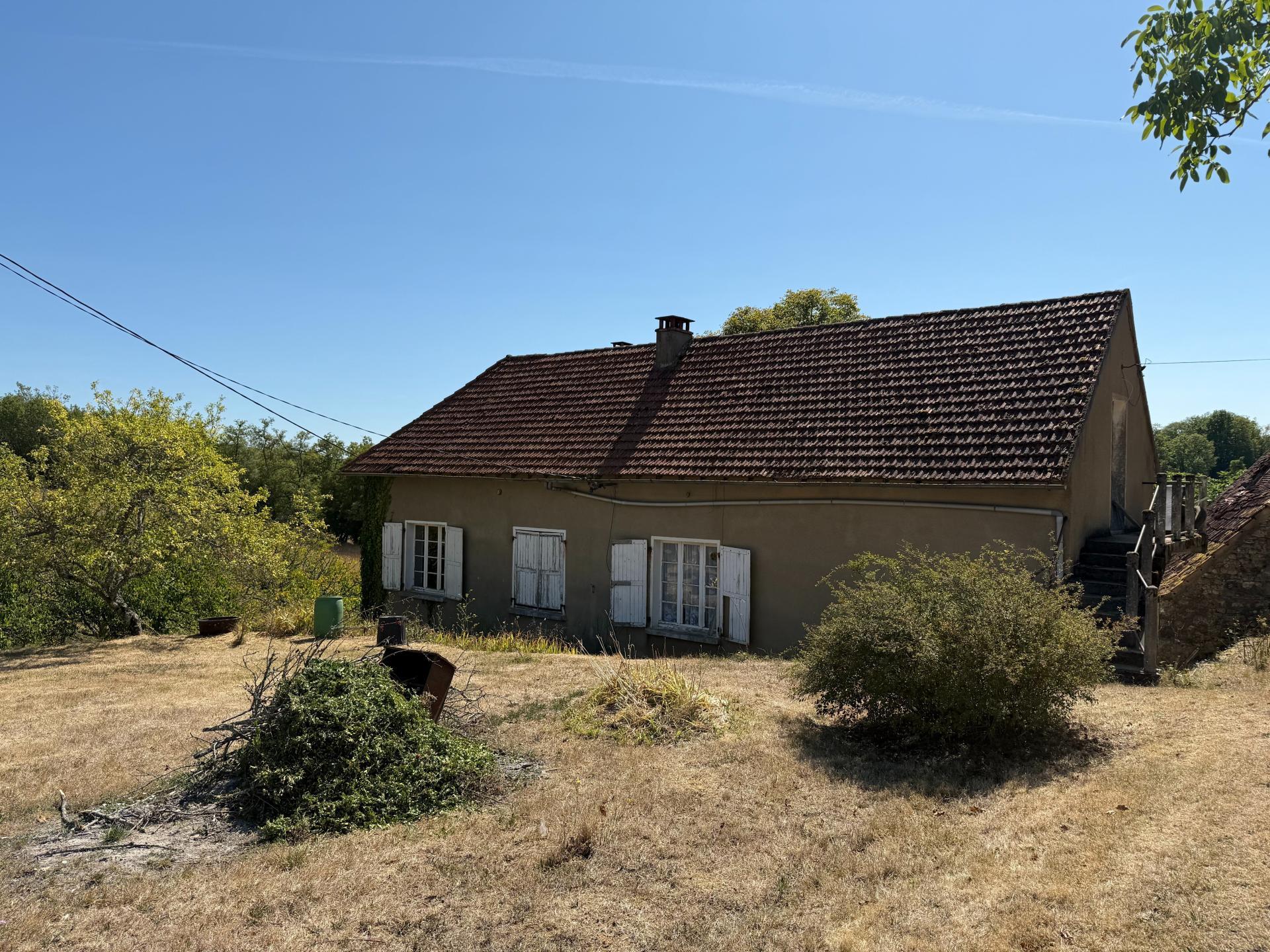 Maison avec grange à restaurer sur 5300 m² de terrain SIMEYROLS
