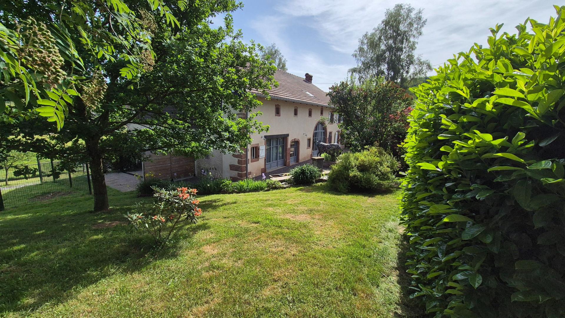 Photo 2 of the listing.