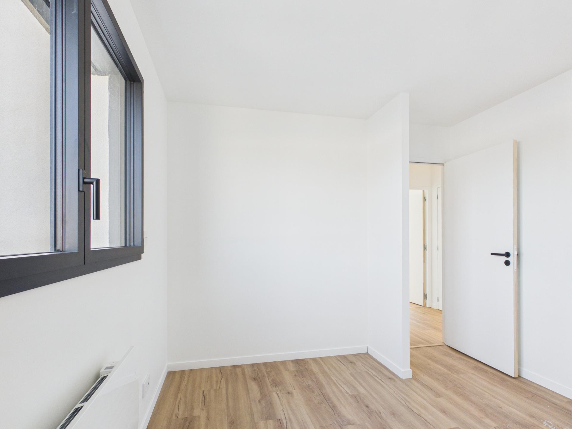 Photo 6 of the listing.
