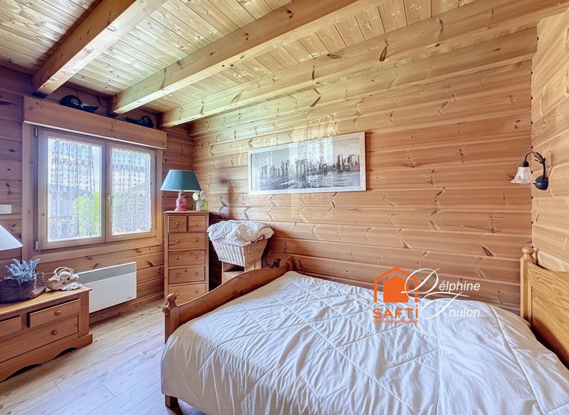 Photo 8 of the listing.