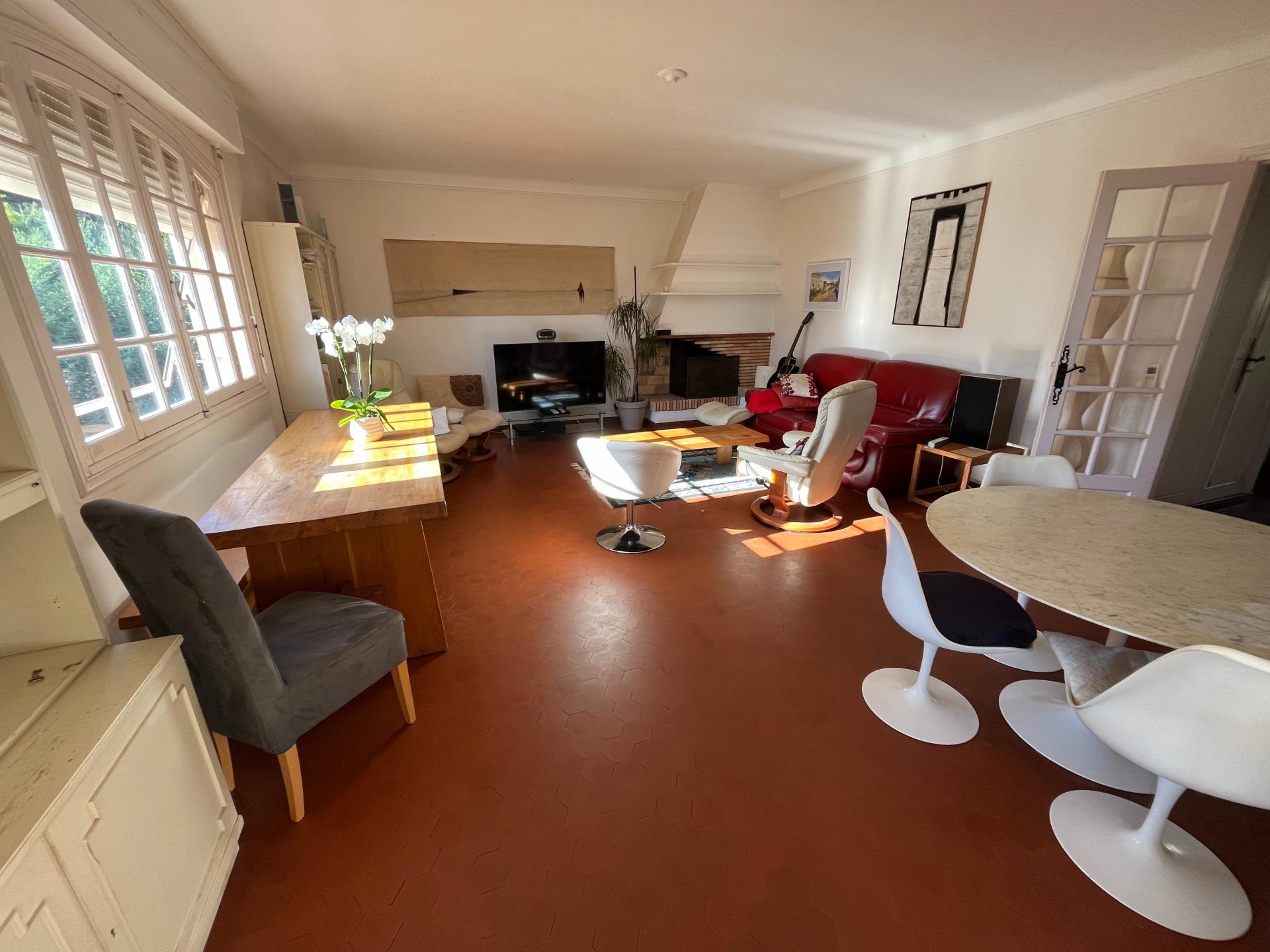 Photo 4 of the listing.