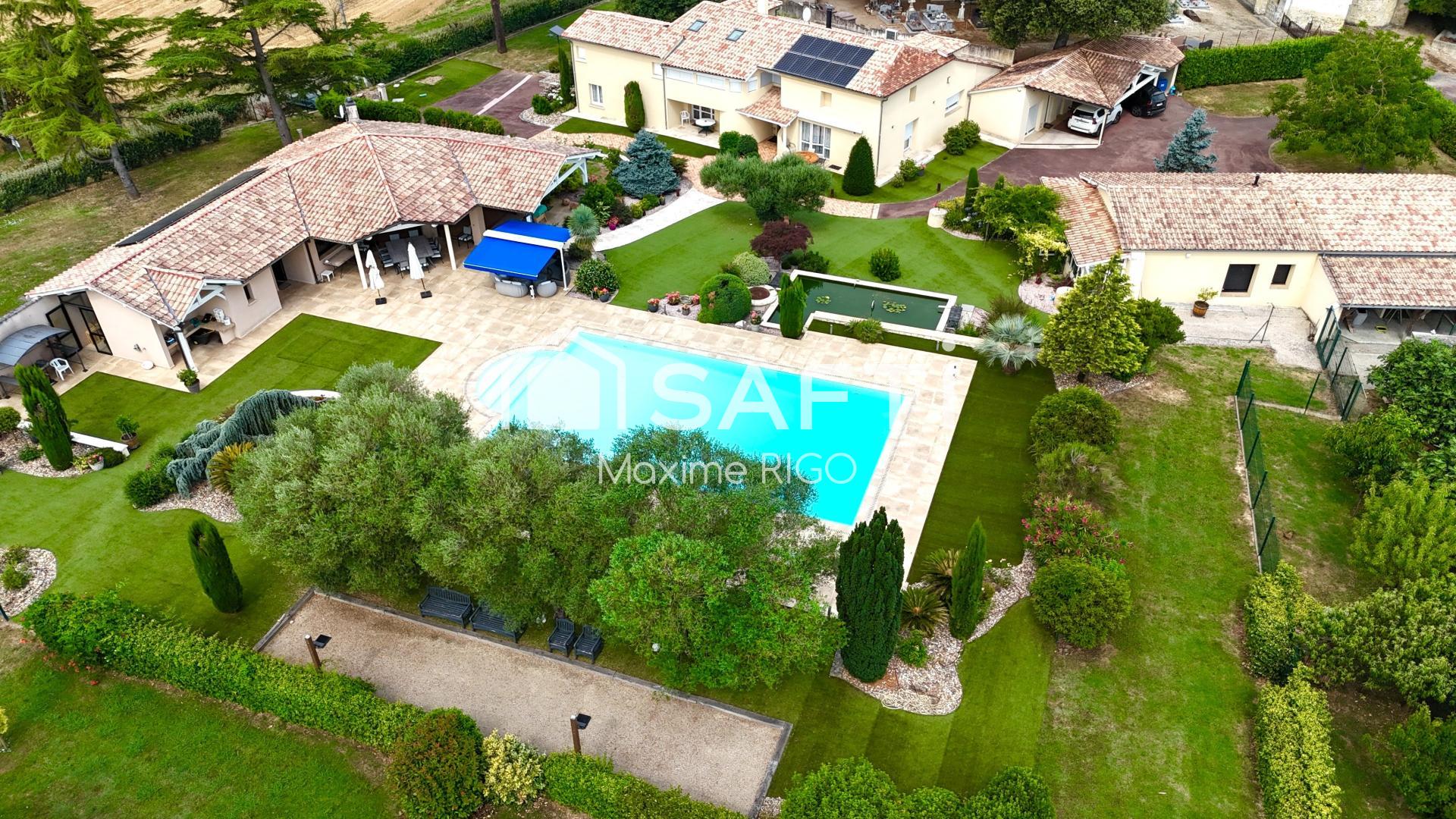 Propriété 12 pièces 518m²