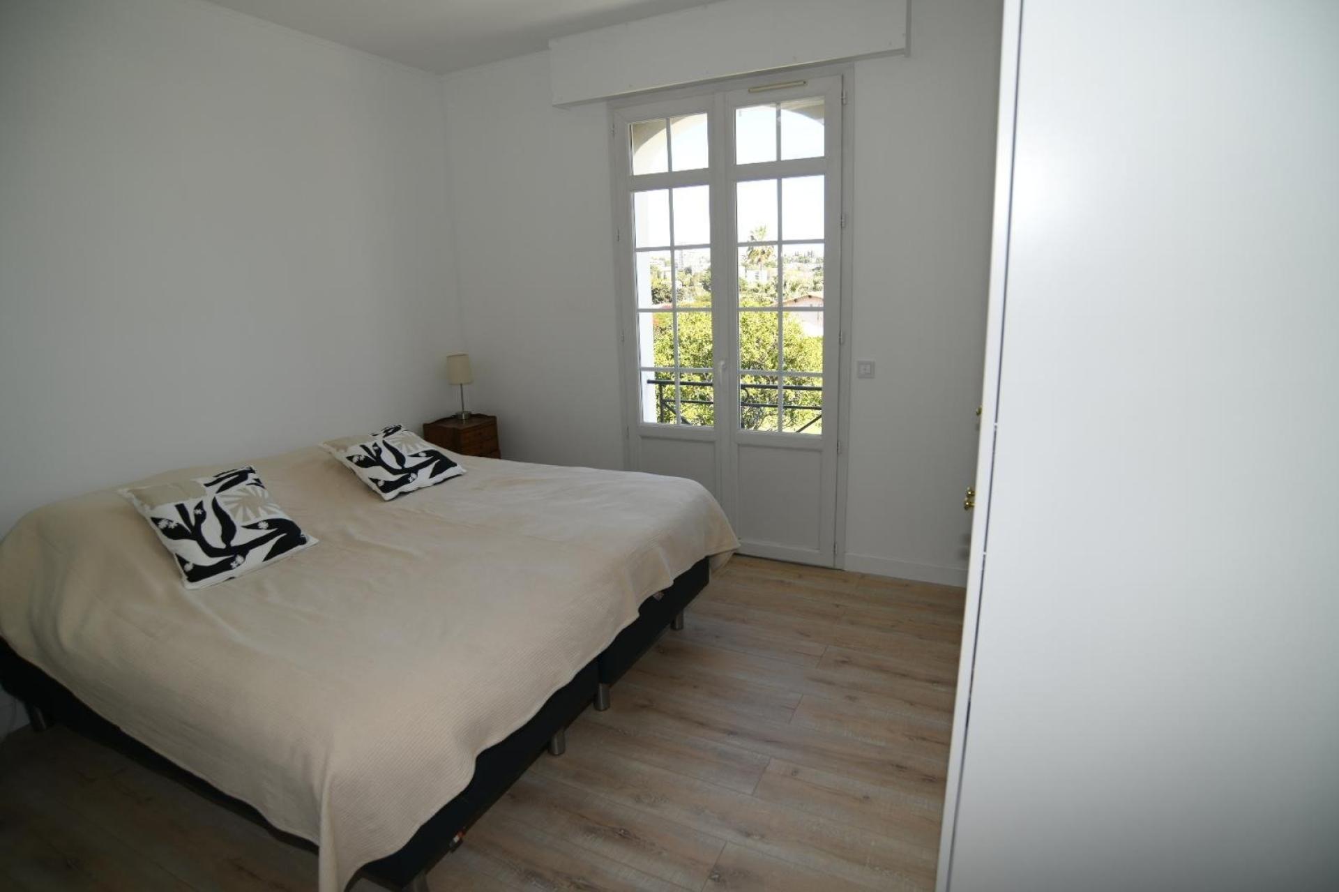 Photo 7 of the listing.