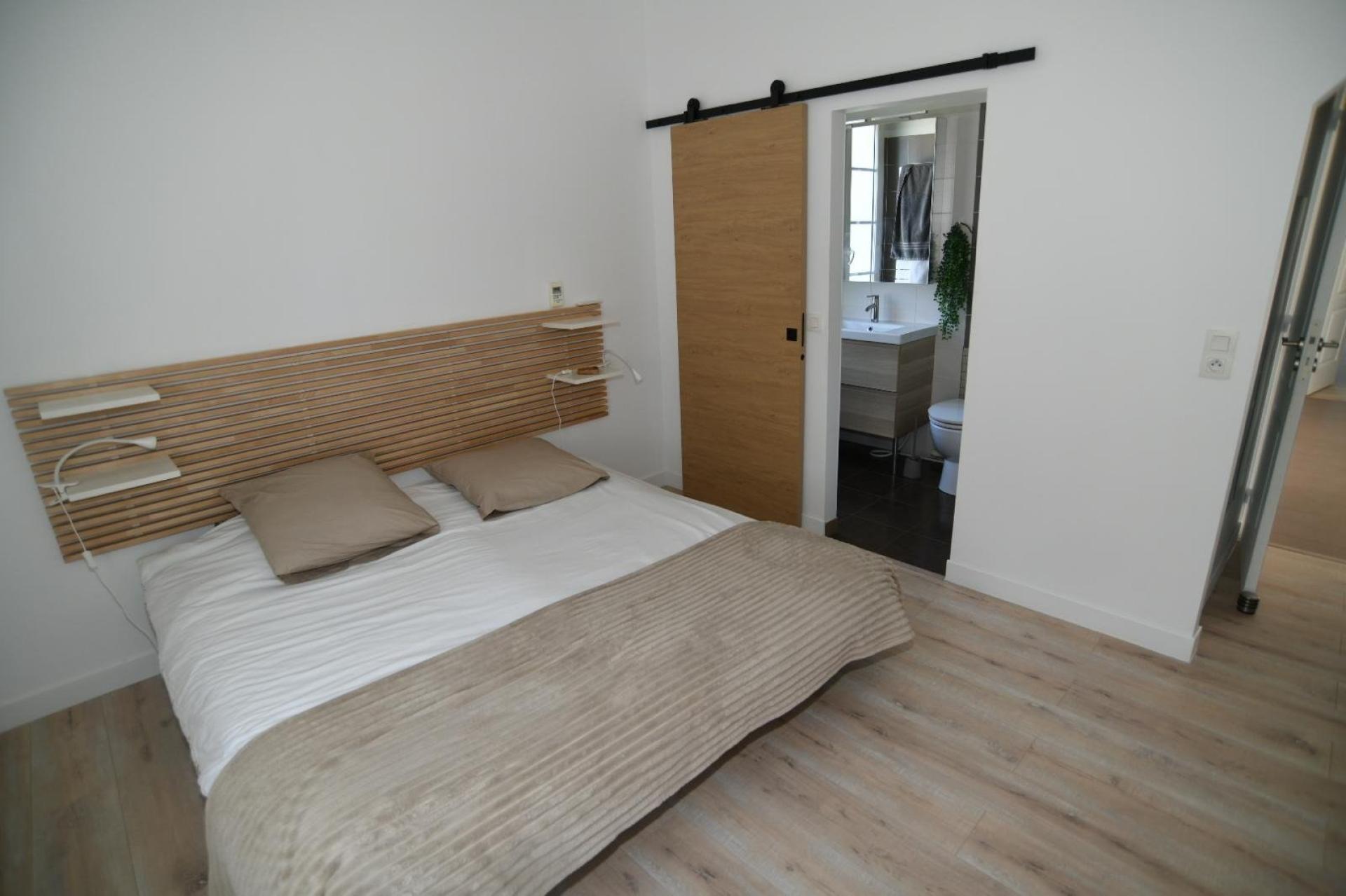 Photo 6 of the listing.