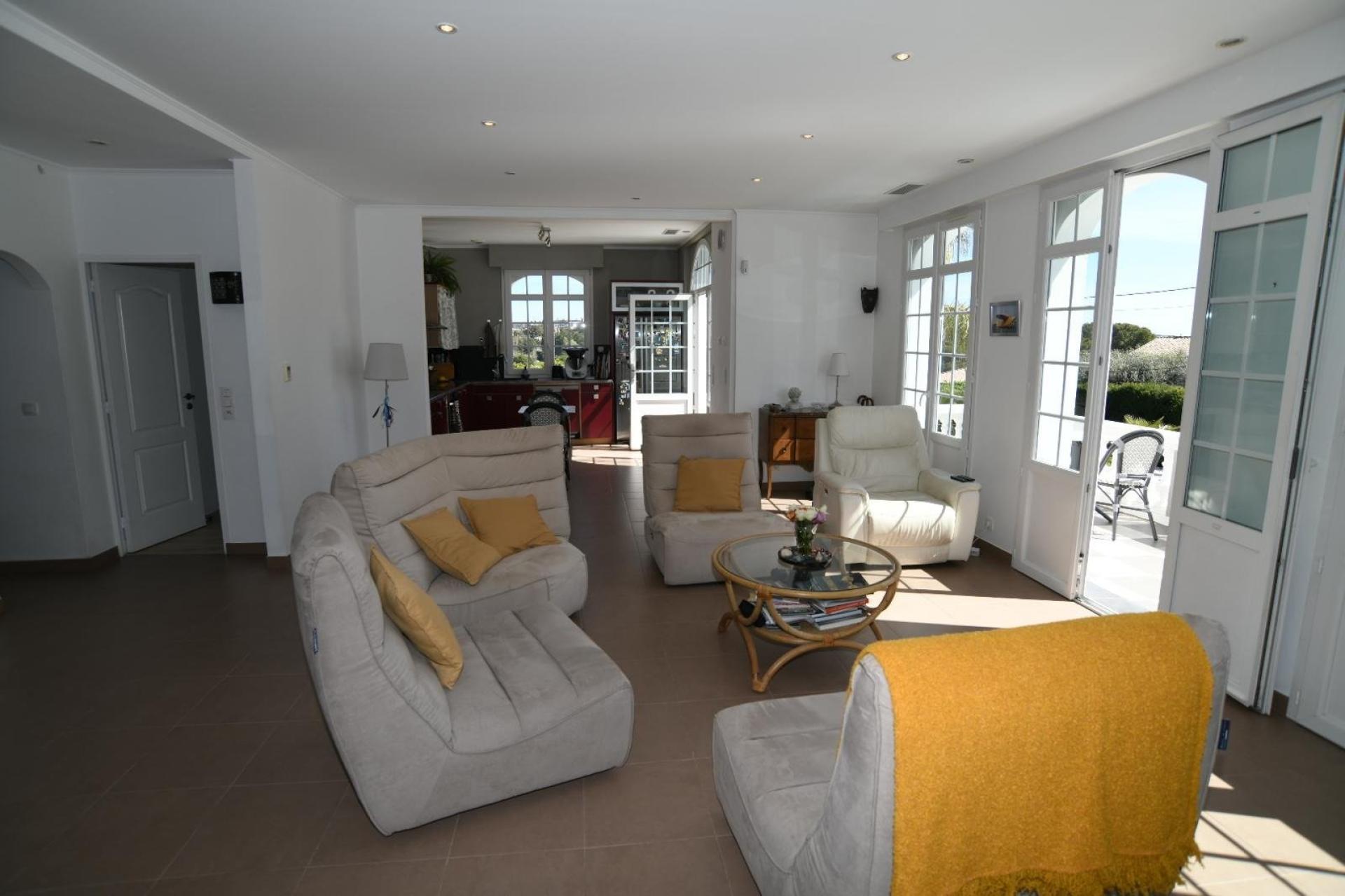 Photo 5 of the listing.