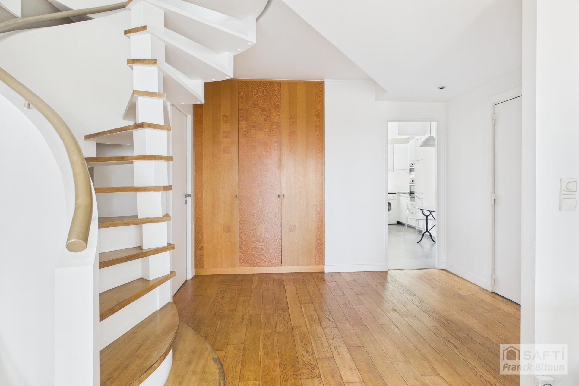 Photo 8 of the listing.
