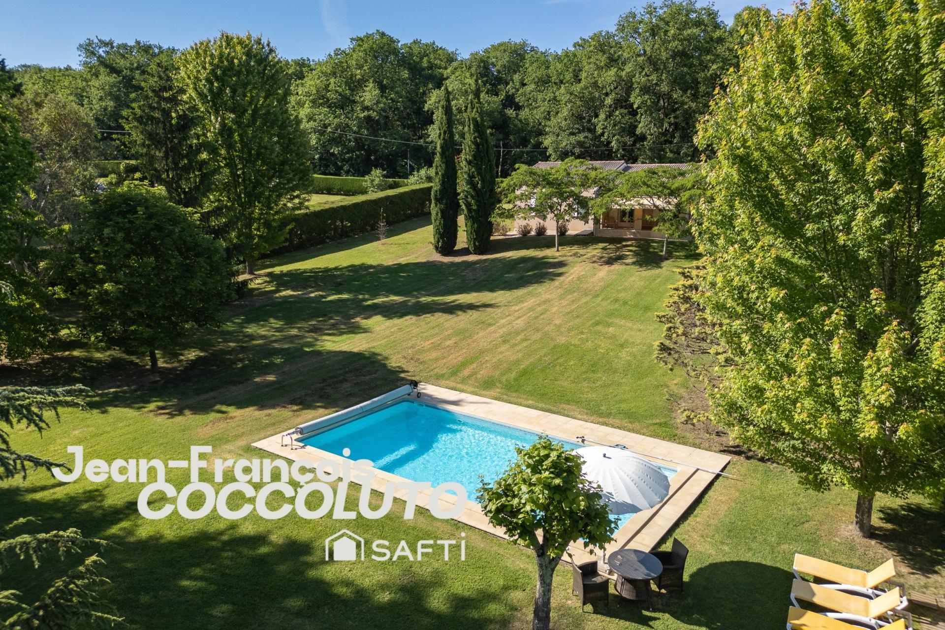 Maison de campagne avec piscine et parc arboré