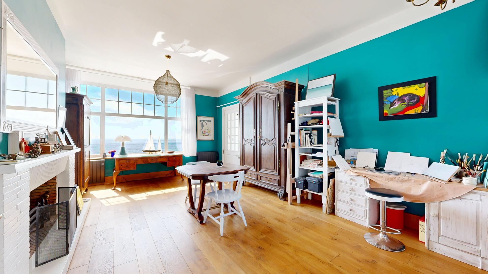 Photo 3 of the listing.