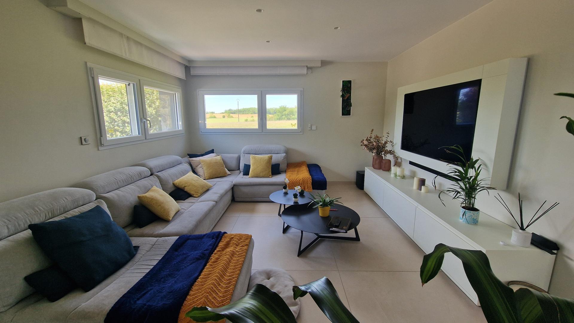 Photo 4 of the listing.
