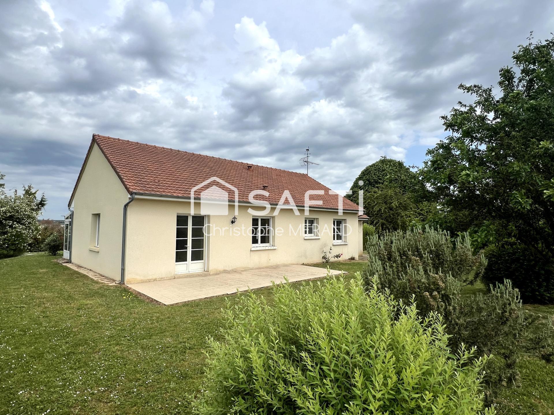Pavillon en pleine nature avec vaste terrain et dépendances