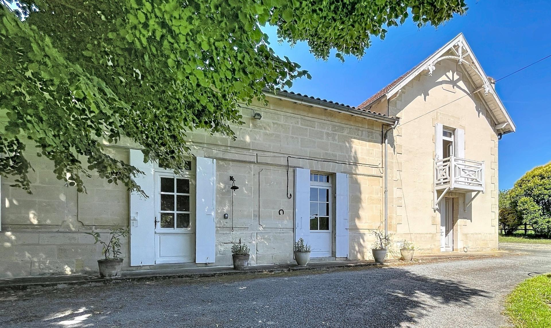 Photo 2 of the listing.