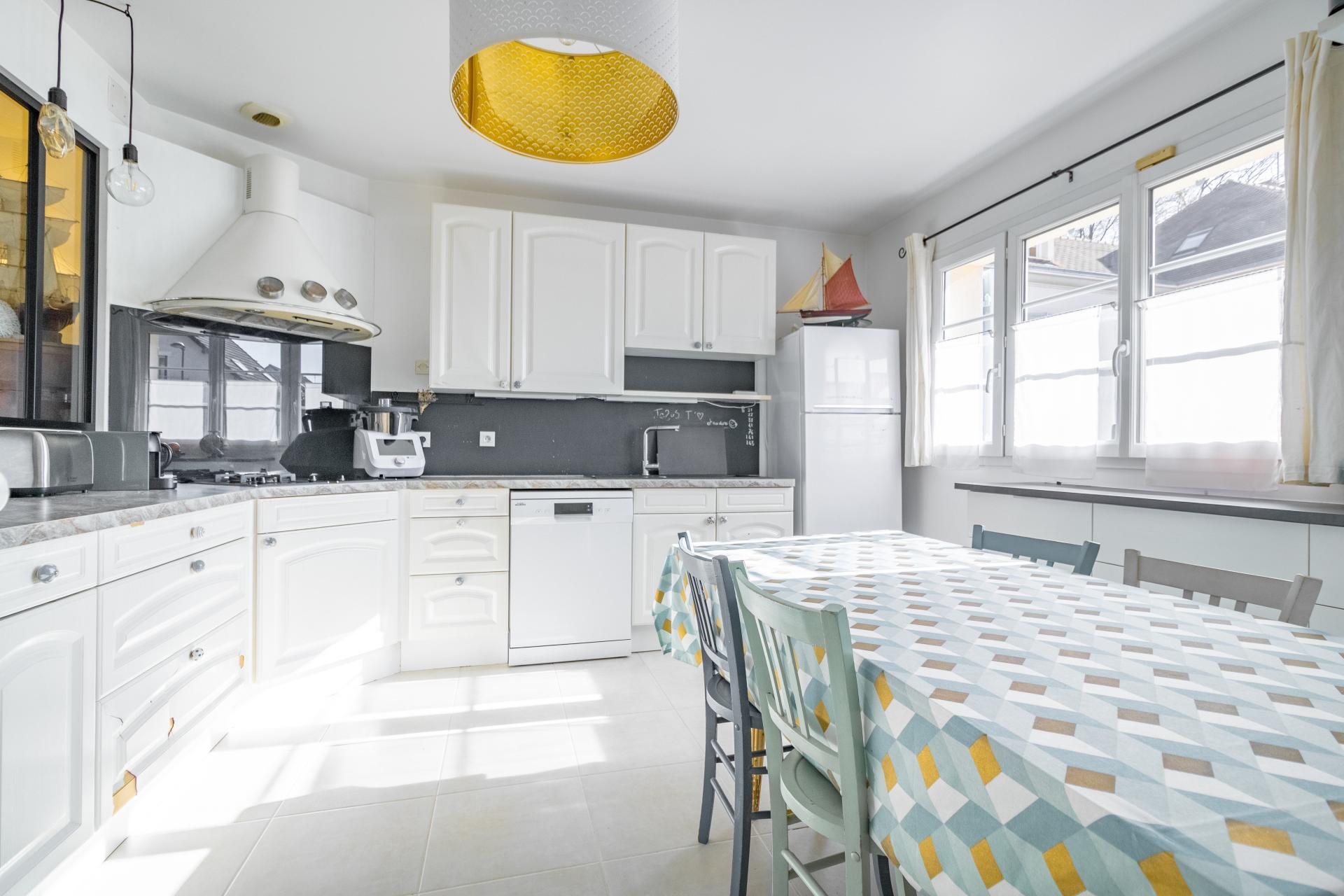 Photo 8 of the listing.