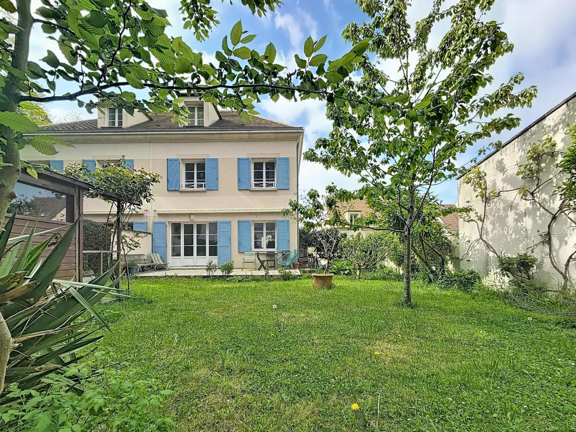 Photo 2 of the listing.