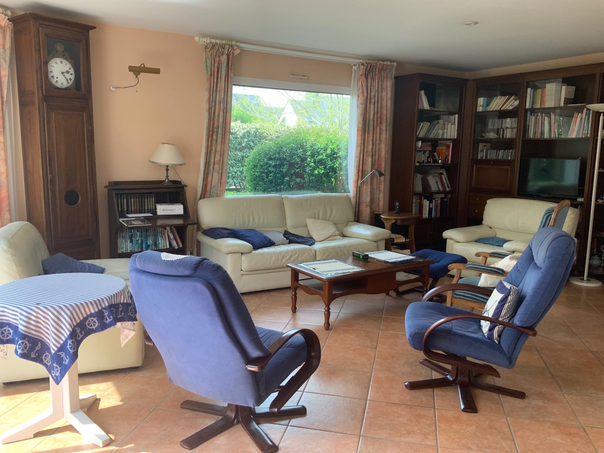 Photo 6 of the listing.